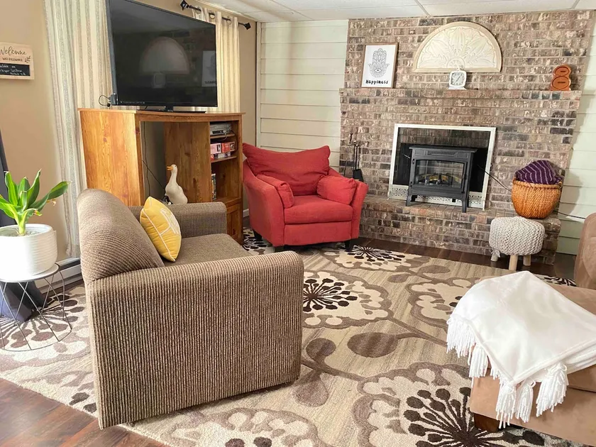 Fairgrounds Retreat | Quiet Neighborhood|Rural Apt - Image 1