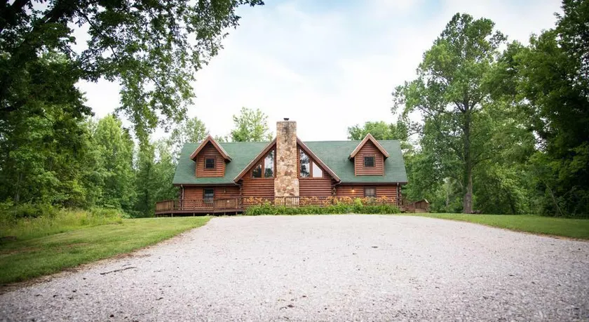 Lakeside Log Cabin-Wedding Venue -Hunting -Fishing - Image 1