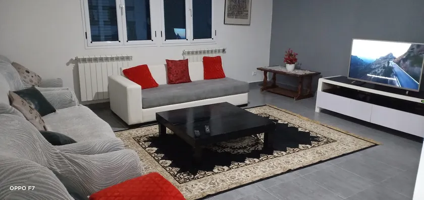 Beautiful apartment overlooking the city - Image 1