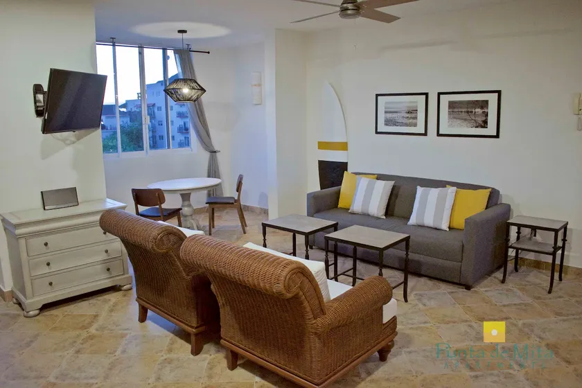 Sol. One bedroom. Walk to beach and restaurants. - Image 1