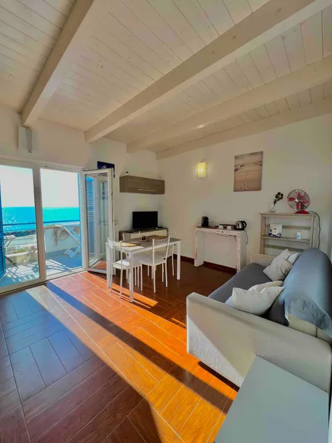 ALBA Suite - Rome Airport (FCO) - Sea view - Image 1
