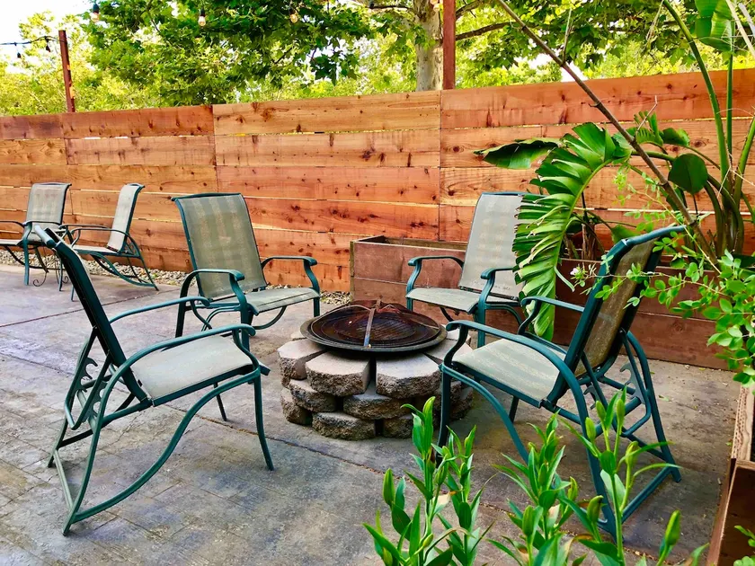 WanderLostDavis - Charming 2bd/2ba with Yard - Image 1
