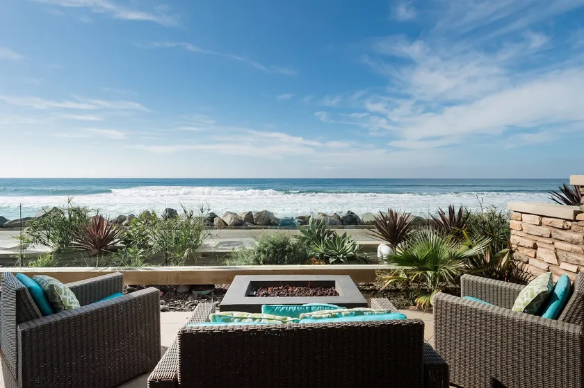 Stunning Seahorse Villa Beachfront Luxury with AC - Image 1