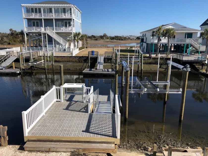 Canal/Waterfront/Boat Dock at Hook, Wine & Sinker - Image 1