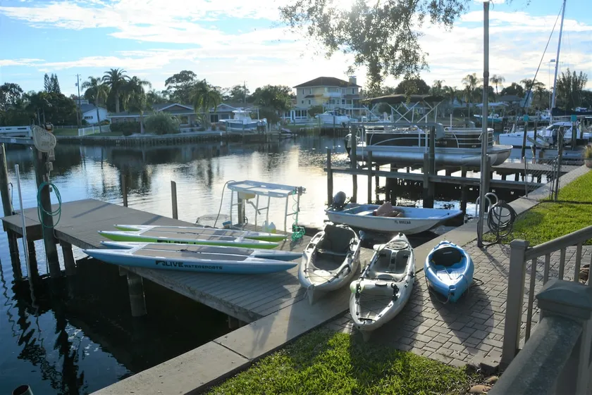 *Cozy waterfront home with dock and access to Gulf - Image 1