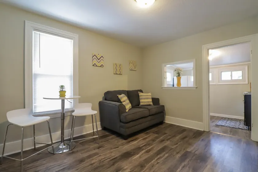 Quiet/Renovated- 2 blocks to Downtown Urbana - Image 1