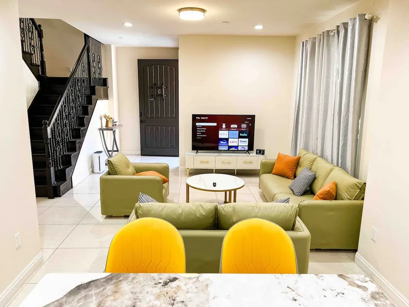 (C3)Centrally located btw Disney & Universal 8Bed - Image 1