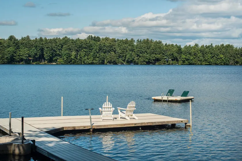 Luxury Family Home / Retreat Center on Great Pond - Image 1