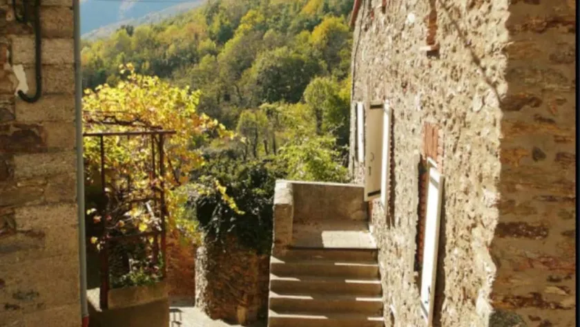 Canigou Gites big pool sleeps many - Image 1