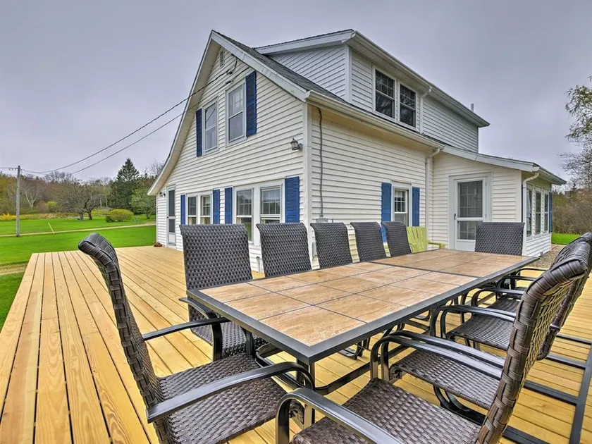 Harbor/🦞 Pound Access & Views from Large Deck - Image 1