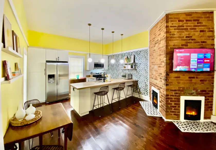 Cozy Victorian in the Center of downtown Morganton (Dog Friendly!) - Image 1