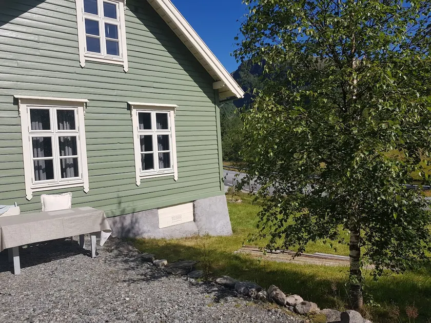 The old schoolhouse - Image 1