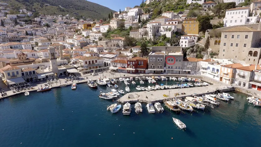Port Mansion Studio 2 Hydra - first floor not a hotel - no cl eaning while guests inside - Image 1