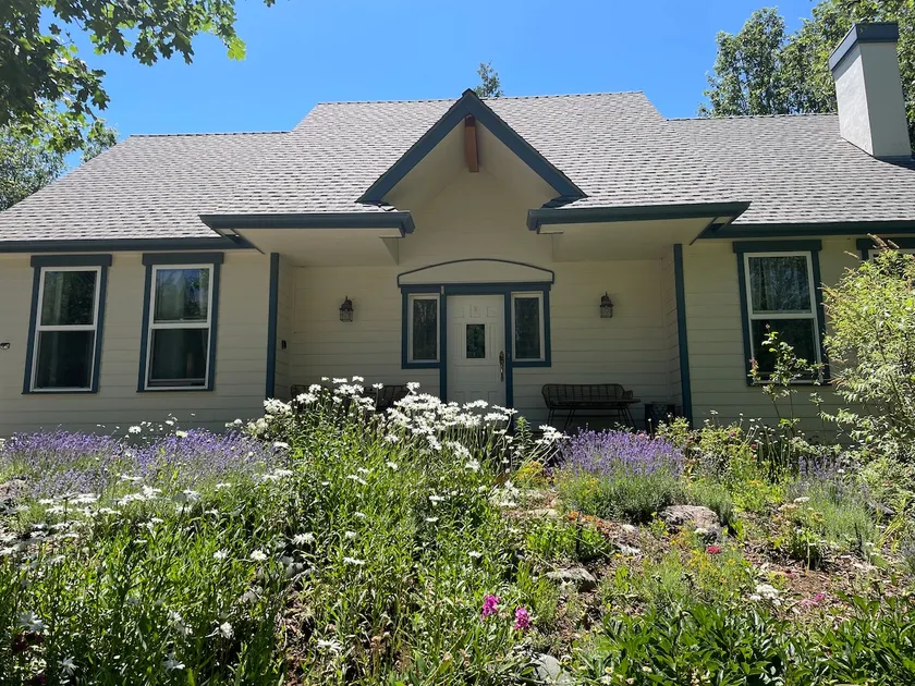 3 Acre Bohemian Retreat @ Heart of Mt. Shasta - Image 1