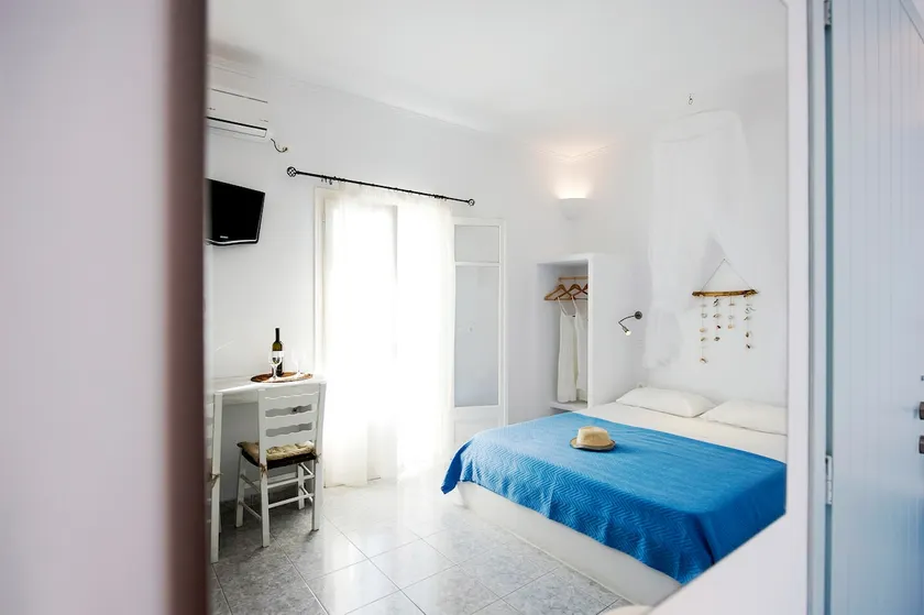 Venia's Studio - Image 1