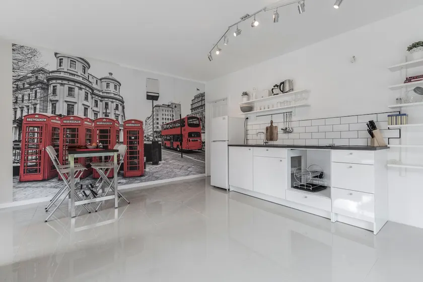 Private Studio, 10 min airport FREE WiFi & NETFLIX - Image 1