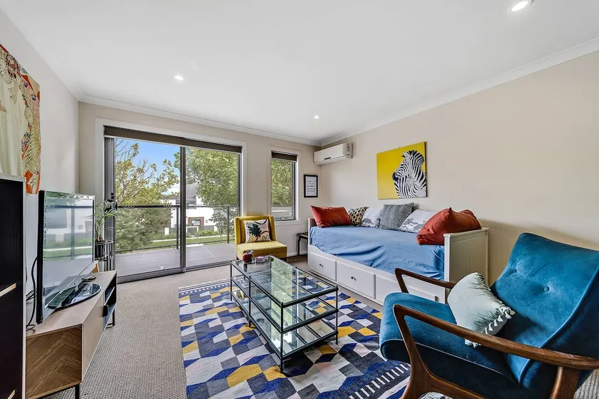 Gorgeous sunkissed apartment with quiet leafy view - Image 1