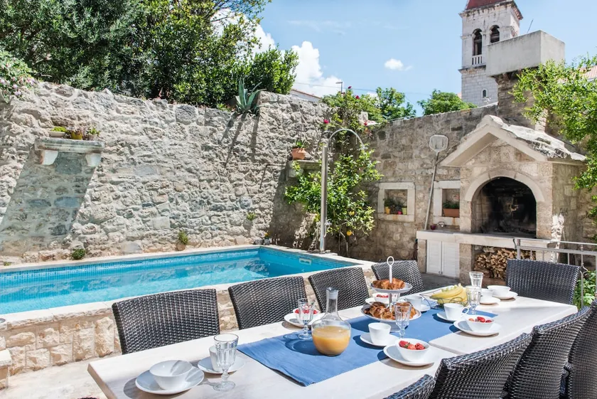 Villa Kala ancienne maison en pierre dans le centre historique de Makarska avec piscine chauffée - Image 1