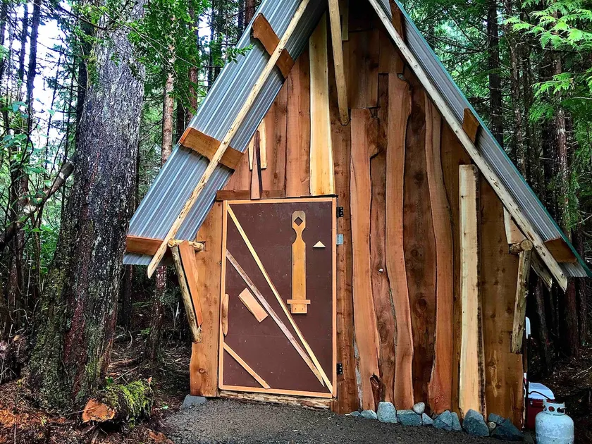 ”Mushroom Haven” Dog-friendly Cabin, Off-grid - Image 1