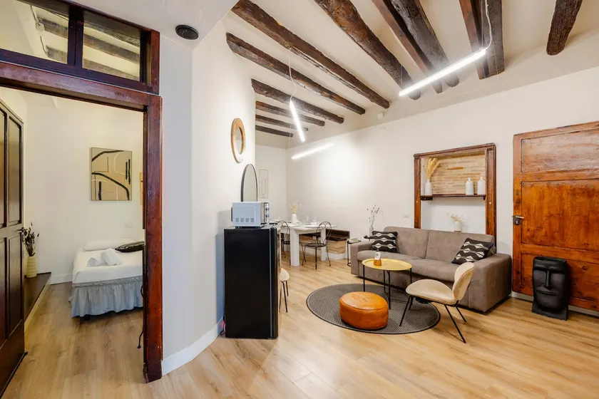 Luxury 5BR , 4BA Penthouse In the City Center - Image 1