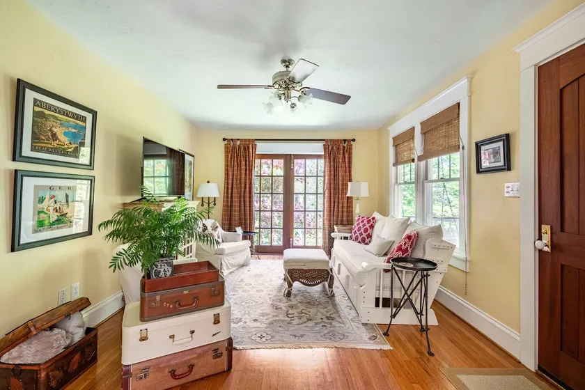 English Garden Cottage. - Image 1