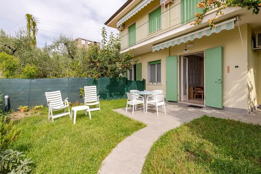 Oleander House apartments / garden - Image 1