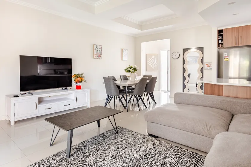 Stunning as new 3 Queen Home - Image 1