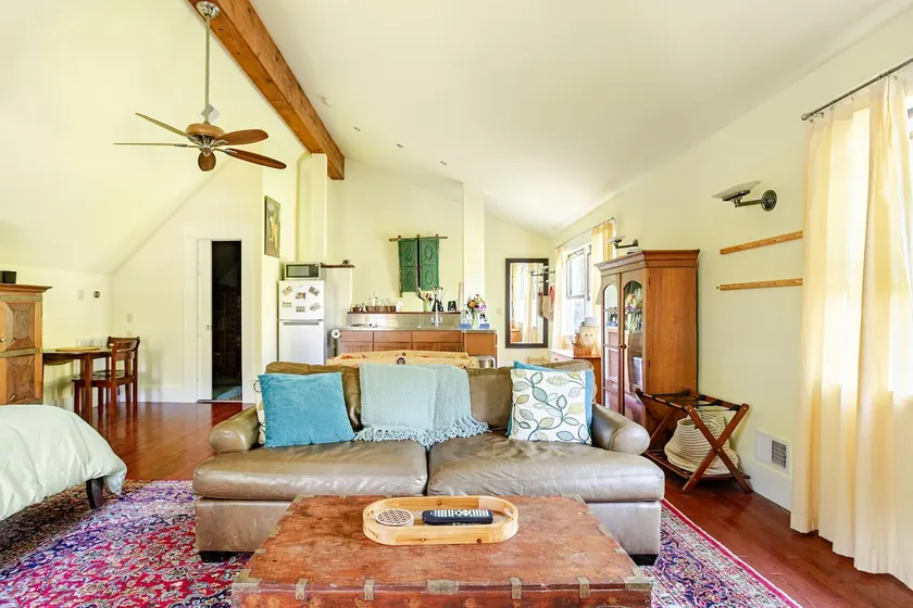 Large private apartment On Main Street - Image 1