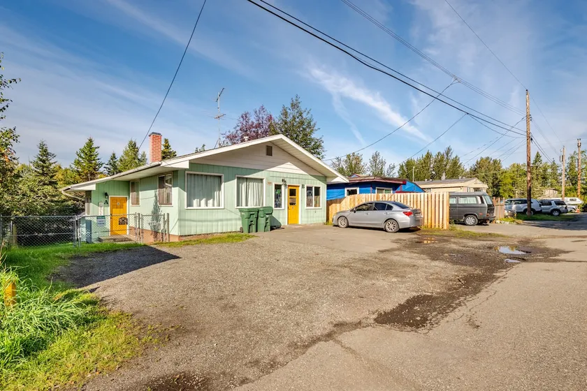 7 min drive from Airport, near stores - Image 1