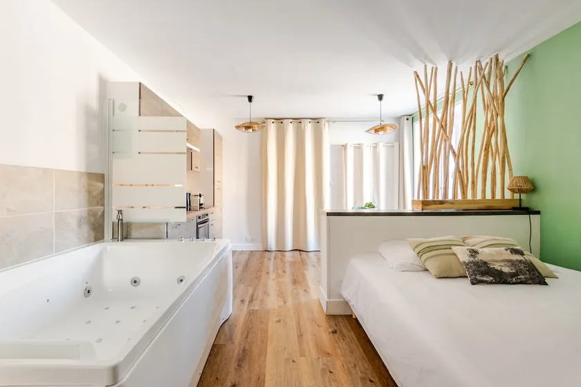 La Source – Private Balneo Spa I Romantic Getaway - Image 1