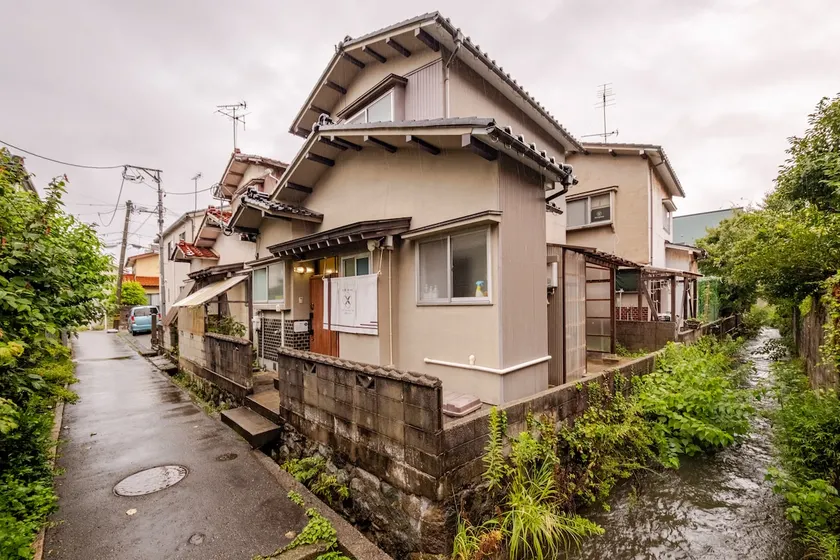 ⑤ Kanazawa Hachiryu Sennichi, near Nishichaya Street and Katamachi. Modern private house. - Image 1