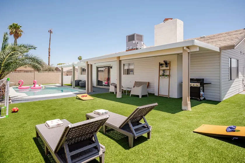 Retro Modern Oasis Pool Golf - Image 1