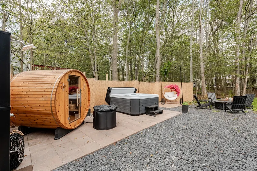 3 Bed/2 bath Sauna Hot Tub Cold plunge Game Room - Image 1