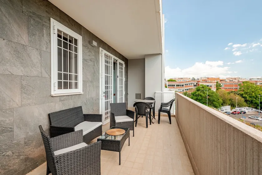 [Smart Living Residence*] Balcony + Private Parking - Image 1
