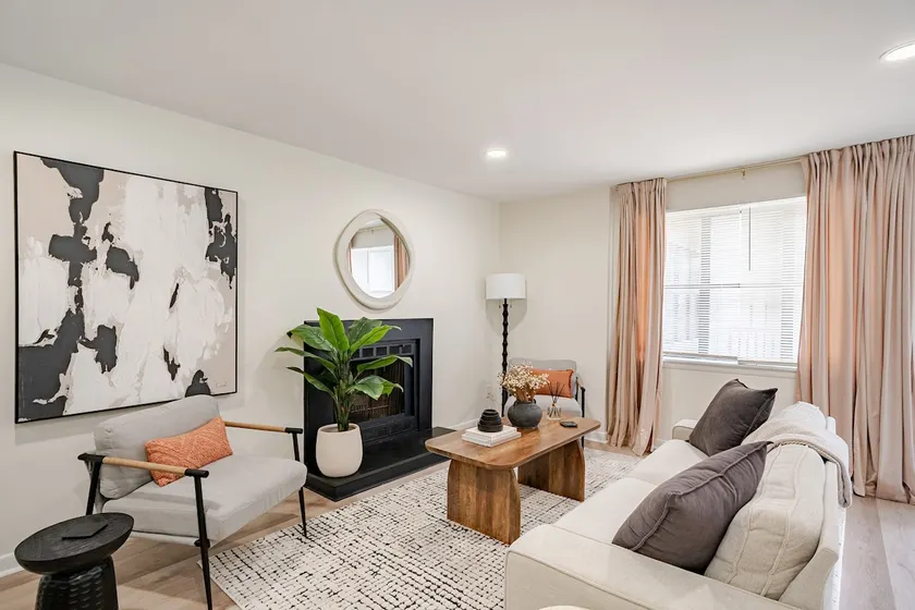 Charming Retreat in Raleigh, 2BR/2BA - Image 1