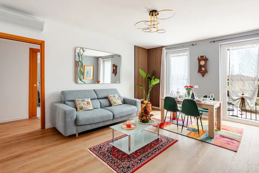 Modern & Cozy 2-Bedroom Flat in Sesto Calende - Image 1