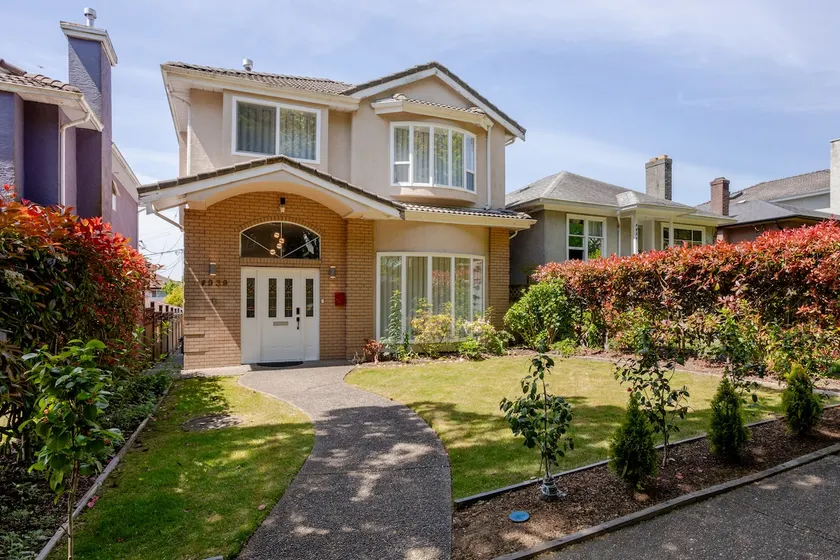 Cartier Belle Vie | Chic Garden 1BR Near YVR & DT - Image 1