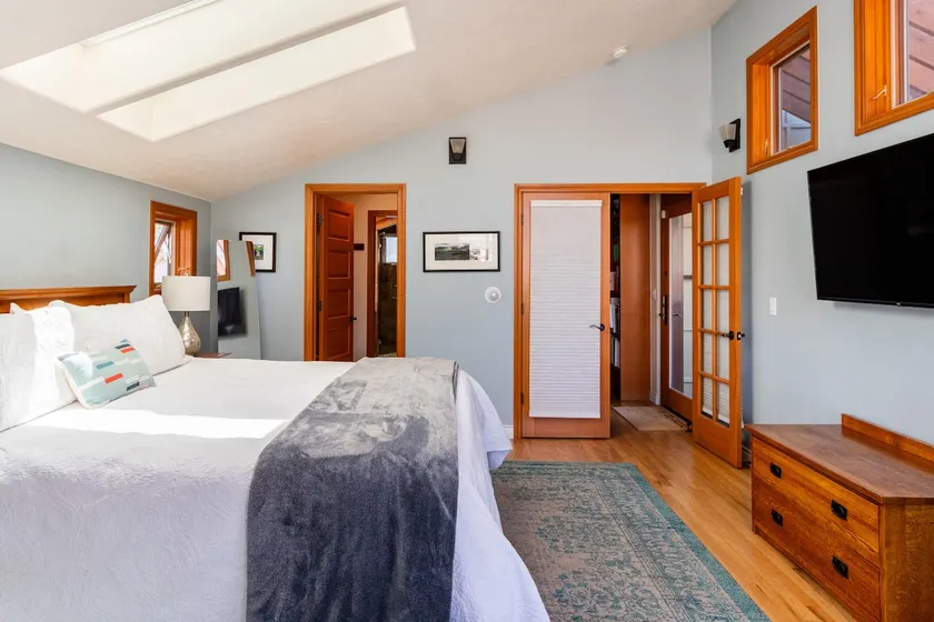 Luxurious Private Suite Close to Trails AND Town - Image 1