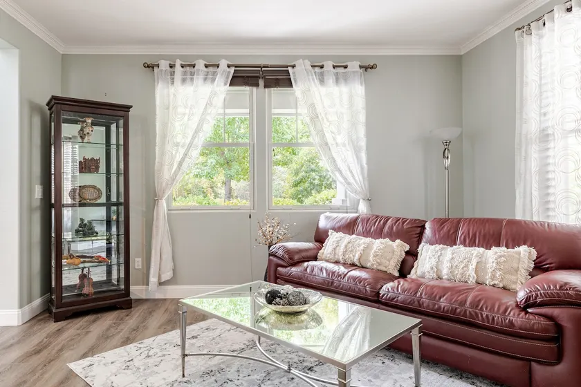 Modern 5Br/3.5Ba Home, King Bed + 4 Queens, 75” TV - Image 1