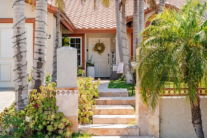 Spacious & Relaxing Single Story 4-Bedroom Retreat - Image 1