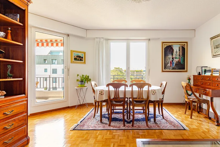 Spacious 2 Bedroom Apartment in Central Geneva - Image 1