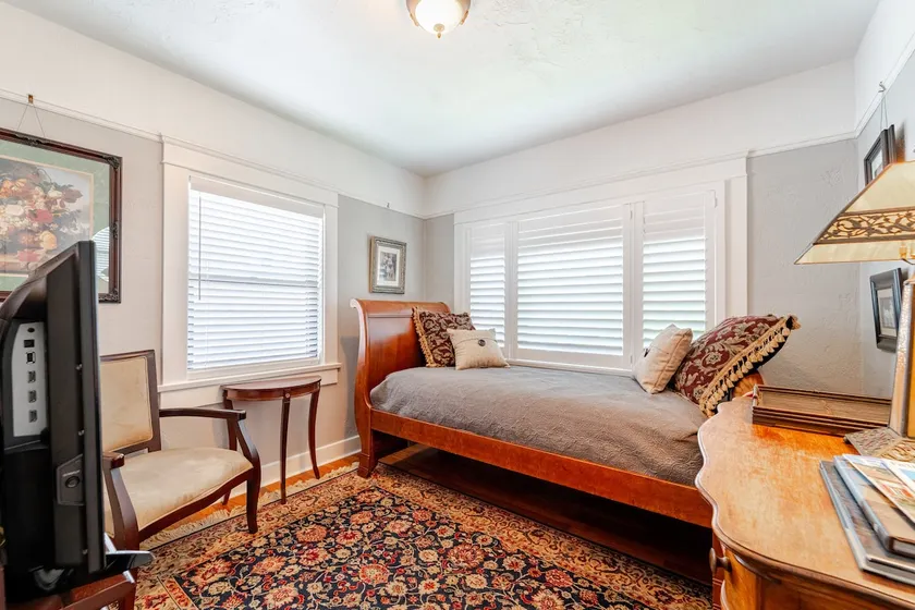 Beautiful Mission style craftsman - Image 1