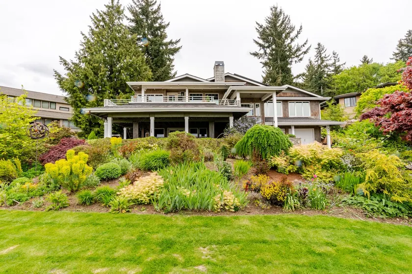 Lake and Mountain Views! South Kirkland 2 BR. - Image 1