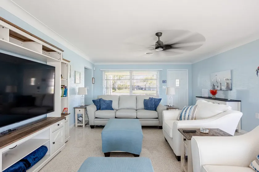 🌊 Waterfront Oasis, Hot Tub, Sauna, Patio & Quintessential Florida Experience! - Image 1