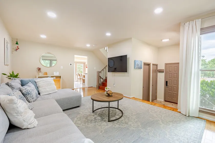 Private Downtown Herndon Escape | Full Amenities - Image 1