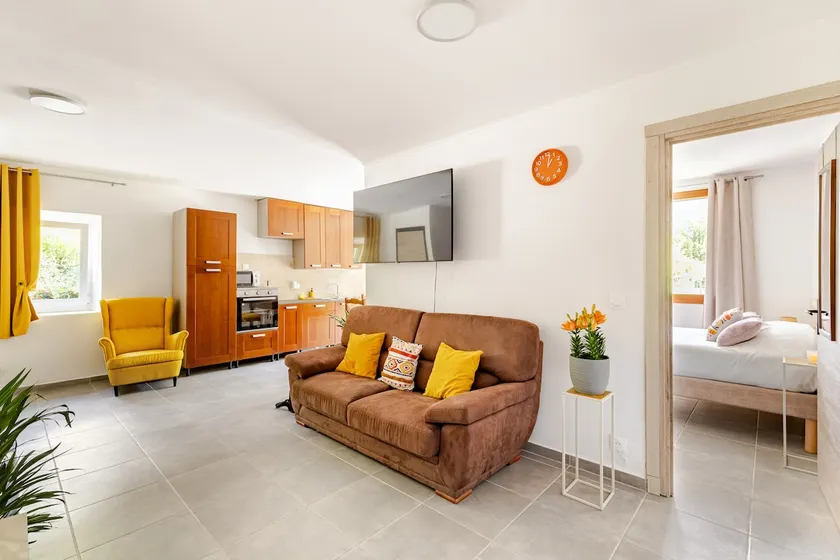 Beautiful Apartment + Terrace - Image 1