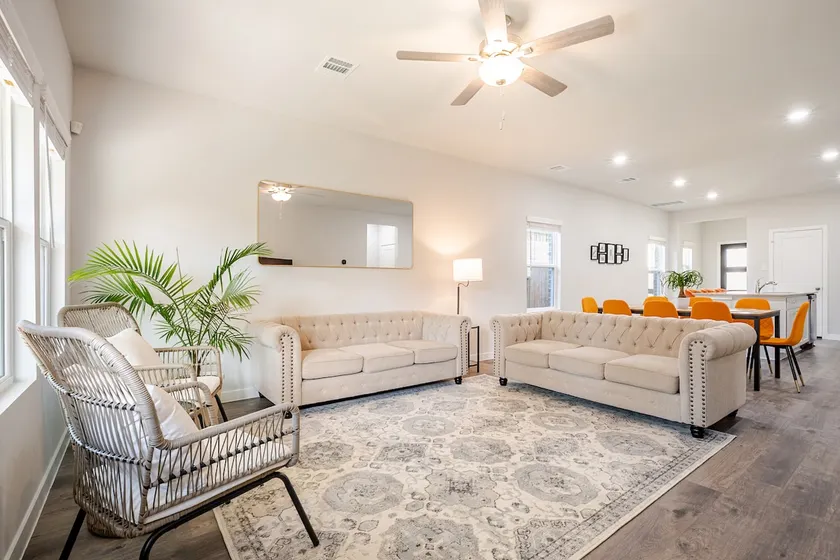Woodlands Gem| NEW 4BR+Game Room|TVs+Trails+Shops - Image 1