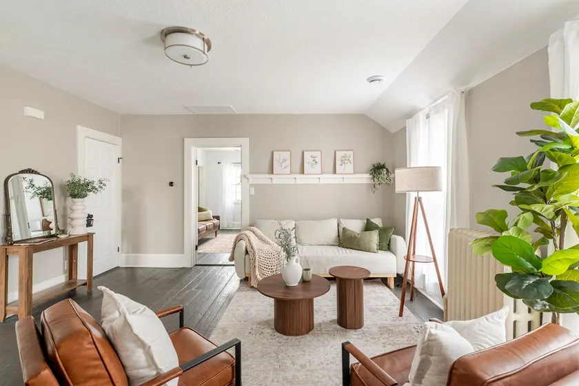 Washington Suite | Downtown Cedarburg|Main St View - Image 1