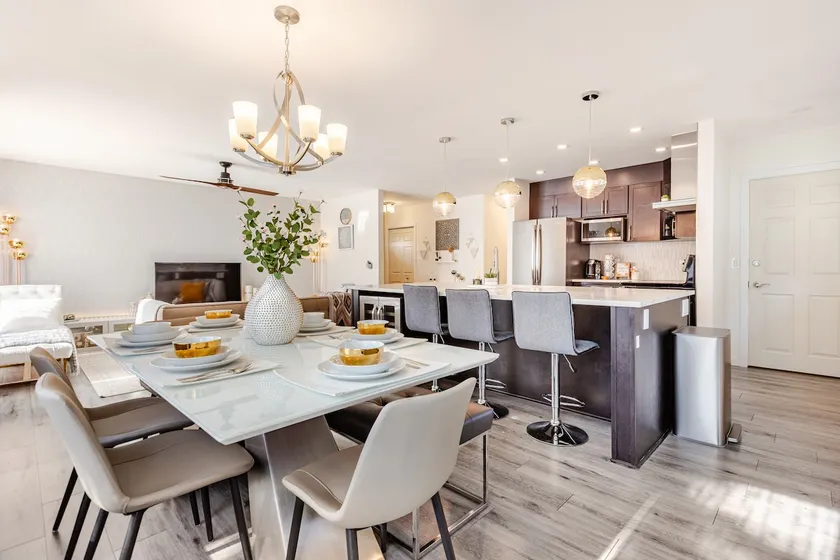 Modern Retreat Near WEM - Image 1
