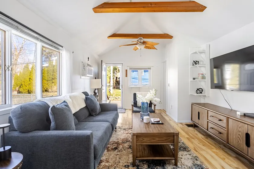 Private Entire Home • Close to New Haven & Shore - Image 1